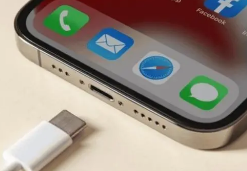 鼎湖苹果15维修分享iPhone15改USB-C接口后能和安卓用户互借充电器吗 